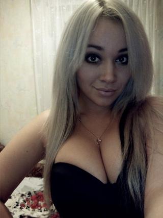  Jolie jeune femme blonde belle poitrine 33 ans - Annonces rencontres femmes - Tigery